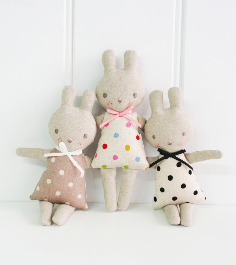 Alimrose Linen Bonnie Bunny Rattle - Mauve (19cm)