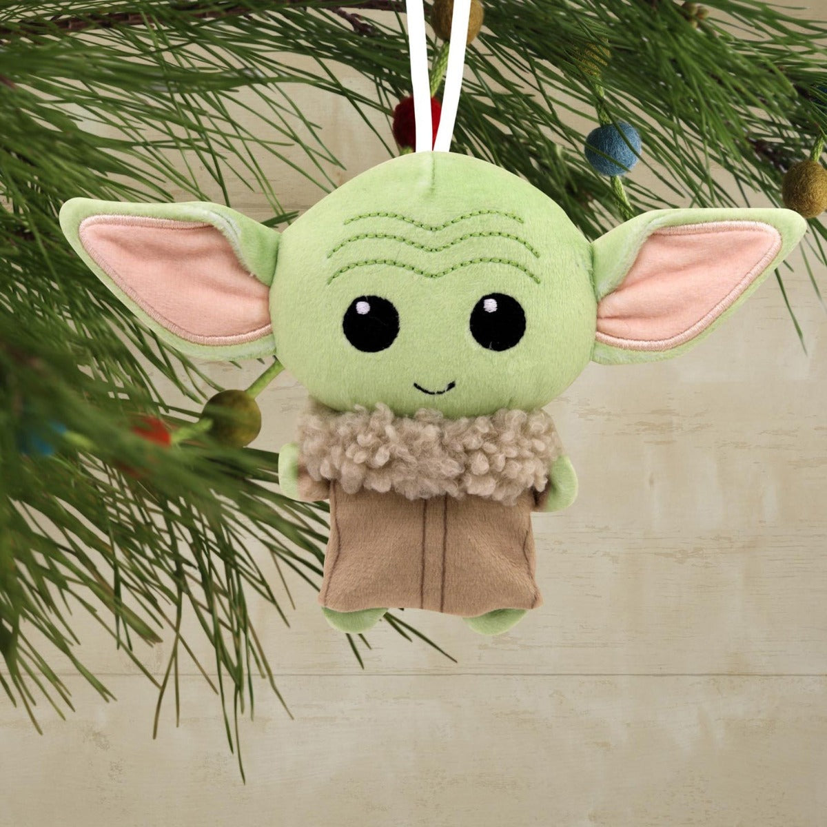 Hallmark Small Stars Star Wars Mandalorian Grogu Plush Ornament (11cm)